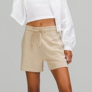 Soft Ambition High Rise Shorts 4"
